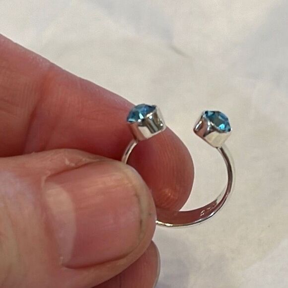 Aquamarine-colored Crystals (March Birthstone) Adjustable Toe Ring / Kid's Ring - Picture 4 of 6